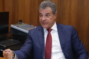 Beto Richa cobra Casa Civil sobre gastos com reflexos da crise na Venezuela