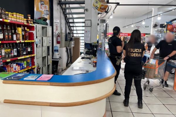 PF apreende propaganda eleitoral em supermercados do candidato Dalmora em Matinhos