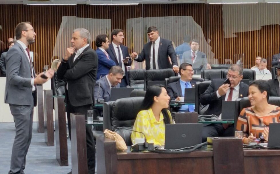 Deputado é alvo de ação Gaeco que cumpre 23 mandados de busca