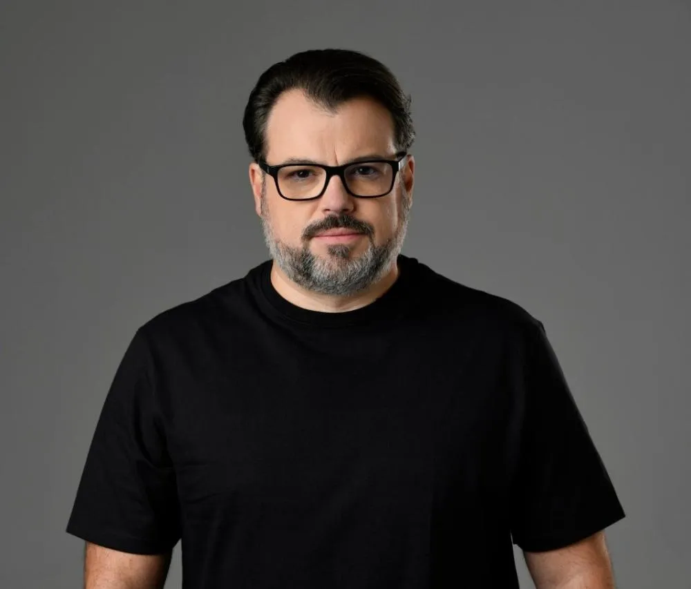 Campanha de Elizabeth Schmidt, assinada por Marcelo Cattani, é finalista do 4º Prêmio Camp da Democracia. Cerimônia hoje em SP.