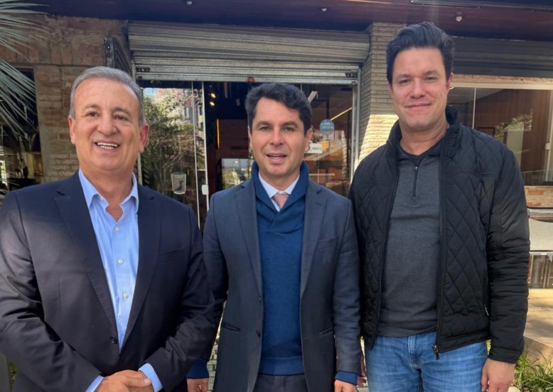 O almoço entre Guto Silva e Alexandre Curi