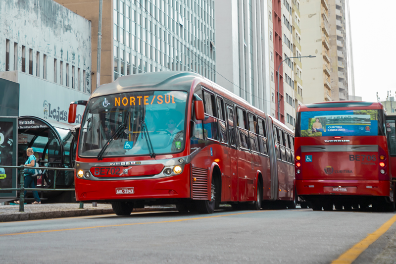 Envolvimento do PCC no transporte público de SP acende luz amarela às vésperas da nova licitação de Curitiba