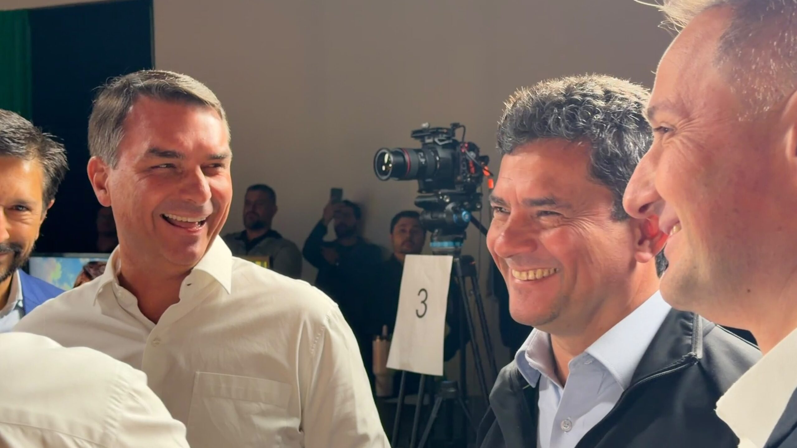 Sergio Moro grava programas eleitorais em São Paulo para campanha de Flávio Bolsonaro
