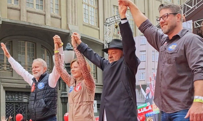 Lula pede voto para Requião Filho e dispara contra Moro durante evento em Curitiba