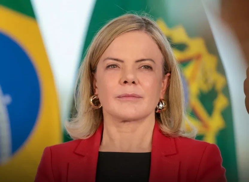 Gleisi pede que TSE derrube posts que defendem fim do voto feminino