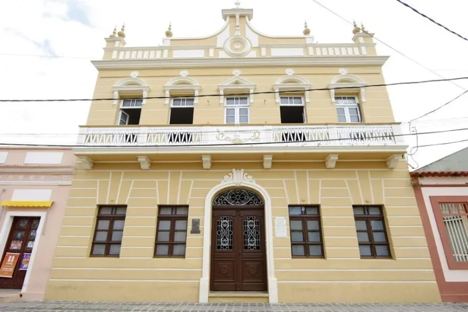 TSE forma maioria para cassar mandatos de prefeita e vice-prefeito de Antonina
