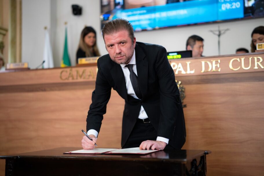 Alexandre Leprevost toma posse na Câmara de Curitiba